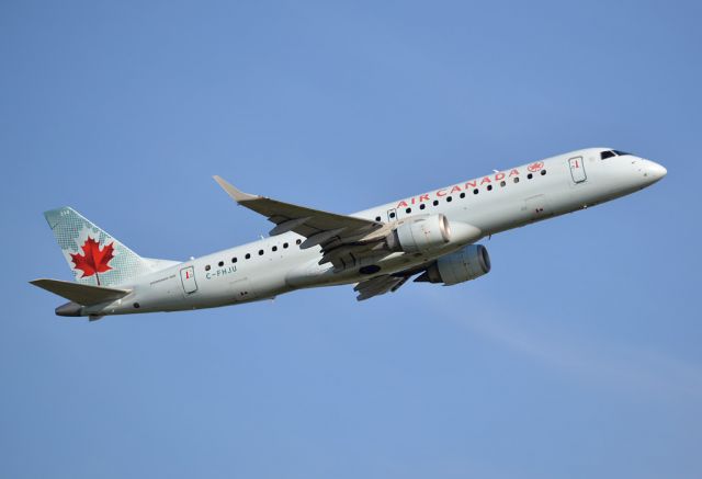 Embraer ERJ-190 (C-FHJU)