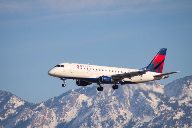 Embraer 175 (N283SY)