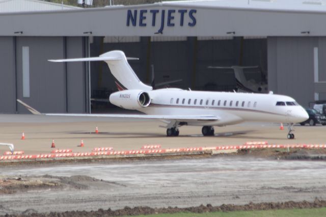 BOMBARDIER BD-700 Global 7500 (N182QS)