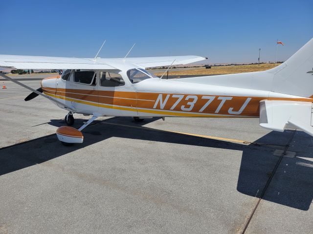 Cessna Skyhawk (N737TJ)