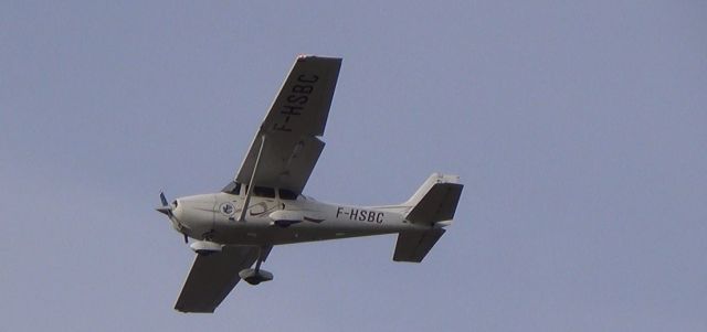 Cessna Skyhawk (F-HSBC)