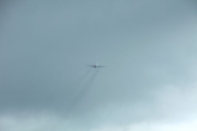 Boeing 737-200 (N321DL) - In the clouds