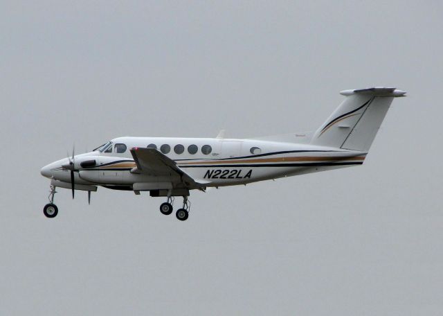 Beechcraft Super King Air 200 (N222LA) - Final for Rwy 14.
