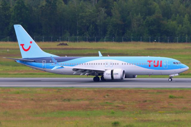 Boeing 737 MAX 8 (G-TUMK)