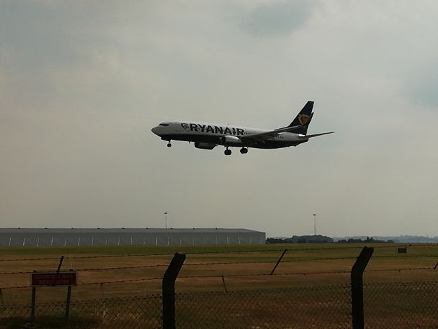 Boeing 737-700 — - Took these lovely shots outside East Midlands Airport while the new Kegworth bypass was being built. I didnt catch the rev. The Aeropark was closed, so stood on my car roof to get these shots. 