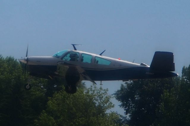 Beechcraft 35 Bonanza (N66907)