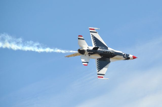 Lockheed F-16 Fighting Falcon — - U.S. Air Force Thunderbird show