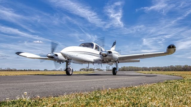 Cessna 310 (N2664)