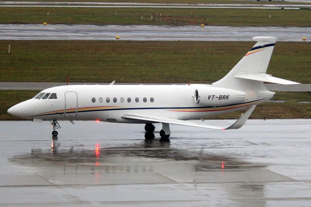 Dassault Falcon 2000 (VT-BRK) - Taxiing to the ramp on 18-Jan-24 arriving from LGAV.