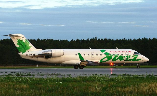 Canadair Regional Jet CRJ-200 (C-FWJT) - Awaiting clearance on Rwy 25.