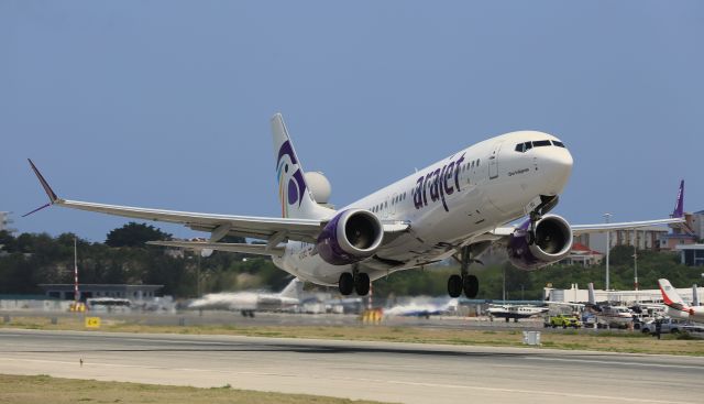 Boeing 737-800 (HI1082)