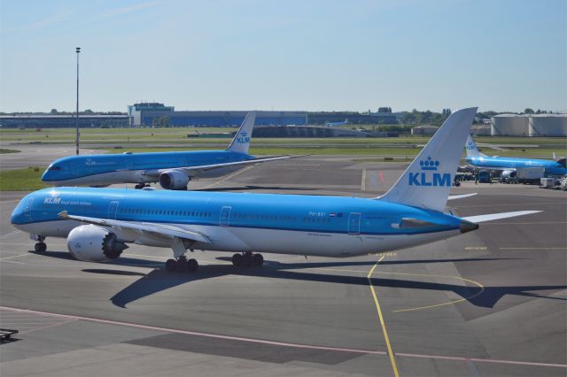 BOEING 787-10 Dreamliner (PH-BKI) - KLM Boeing 787-10 Dreamliner (PH-BKI foreground) departing AMS 09.10 hrs (GMT) 10May25. KLM Boeing 787-10 Dreamliner (PH-BKF background right) taxiiing to stand & KLM Boeing 737-8K2WL (PH-BCK background left) on stand.