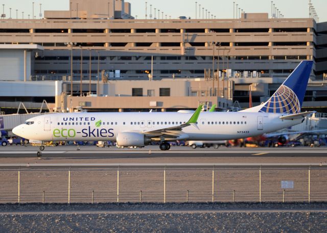 Boeing 737-900 (N75432)