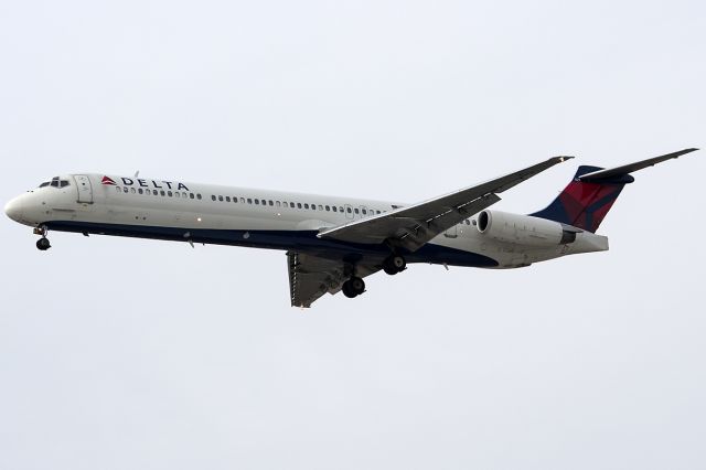 McDonnell Douglas MD-88 (N929DL)