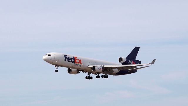 Boeing MD-11 (N608FE) - "Colton" on final to 18R.