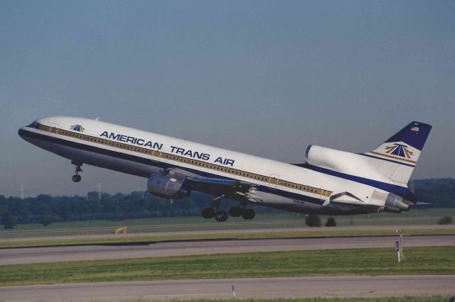 Lockheed L-1011 TriStar (N194AT) - N194AT pulling off of 23-L KIND. This old gal is still earning her keep. Her registration was recently moved to Peru! Now known as OB-2049P