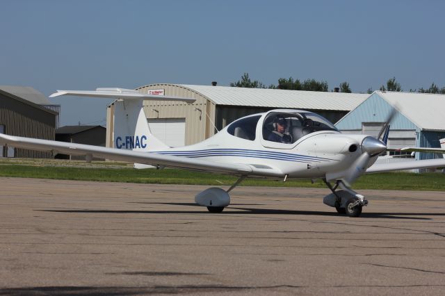 Diamond Star (C-FNAC) - C-FNAC Dimond Star DA-40 RVA Aéroport de Trois-Rivières QC. CYRQ 13-07-2019