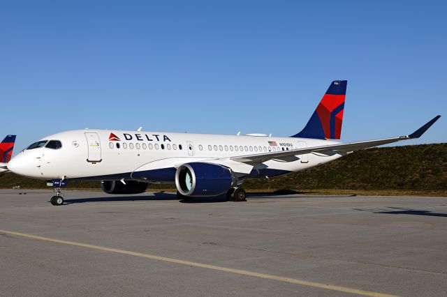 Airbus A220-100 (N101DU)