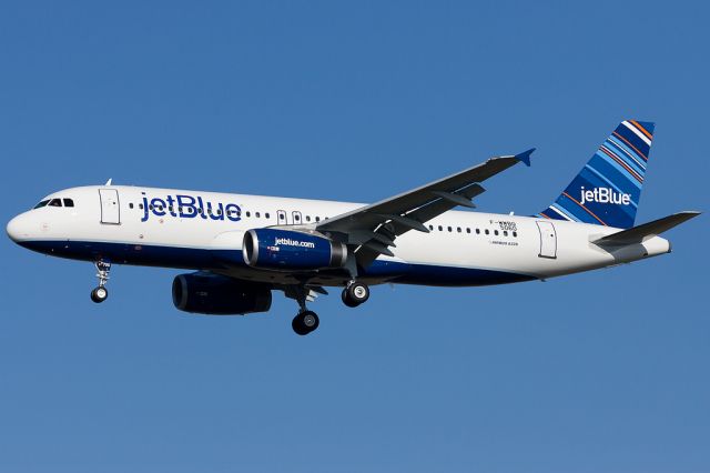 Airbus A320 (N796JB)