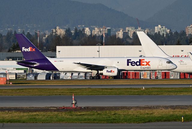 Boeing 757-200 (C-FMOC)