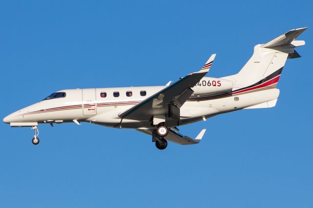 Embraer Phenom 300 (N406QS)