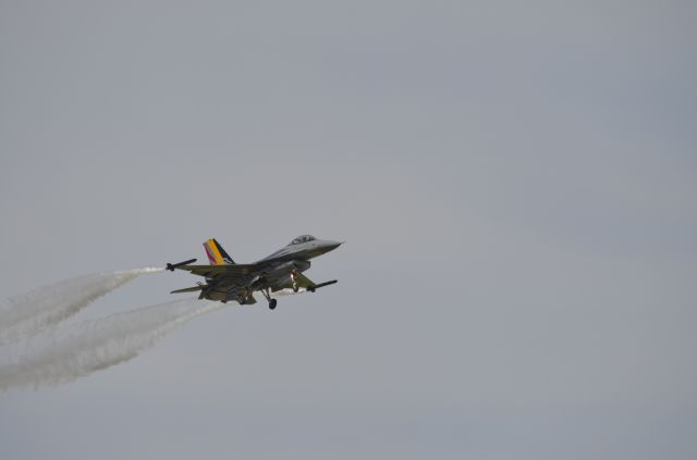 Lockheed F-16 Fighting Falcon —