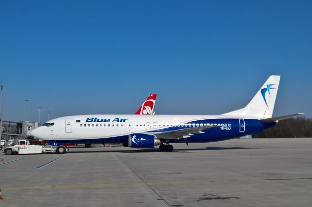 BOEING 737-400 (YR-BAJ)