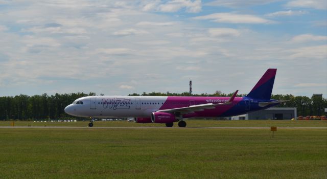 Airbus A321 (HA-LXS) - Spotting EPLB