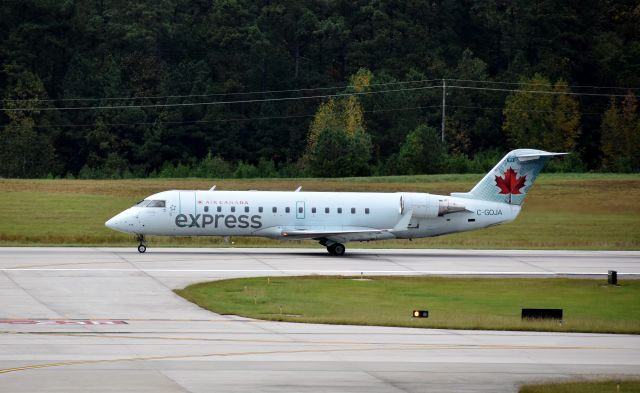 Canadair Regional Jet CRJ-200 (C-GOJA)