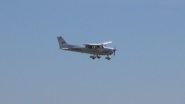 Cessna Skyhawk (F-HNEG)
