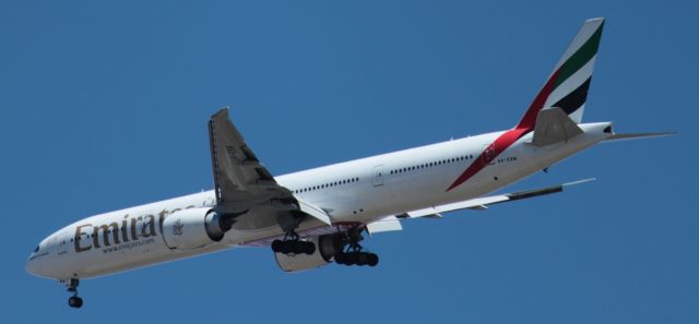 Boeing 777-200 (A6-EBW) - Visiting friends in Cape Town, and the apartment was in the flight path for approach into Cape Town Airport, South Africa.