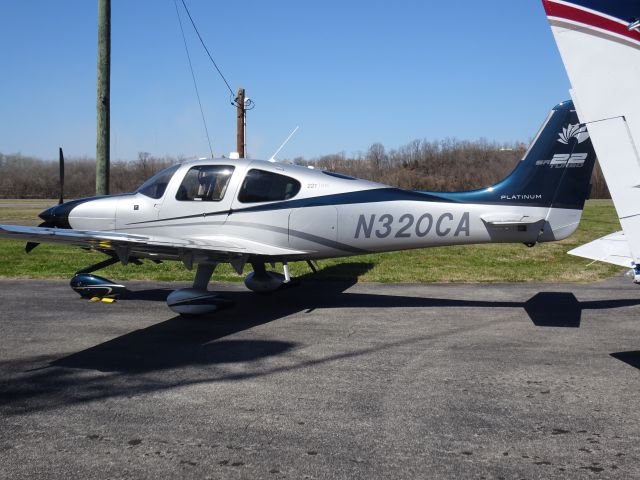 Cirrus SR-22 (N320CA)