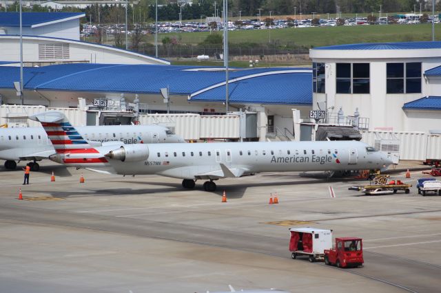 Canadair Regional Jet CRJ-900 (N557NN)