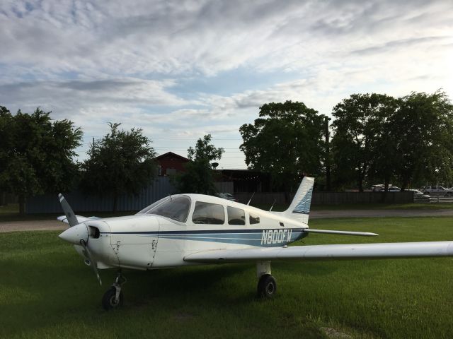 Piper Cherokee Arrow (N800FW)