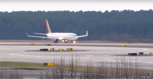 Boeing 737-900 (N826DN) - A Delta Boeing 737-900 takeoff at Raleigh-Durham Intl. Airport. This was taken from the observation deck on January 17, 2016 at 5:33 PM. This is flight 1666 to ATL.