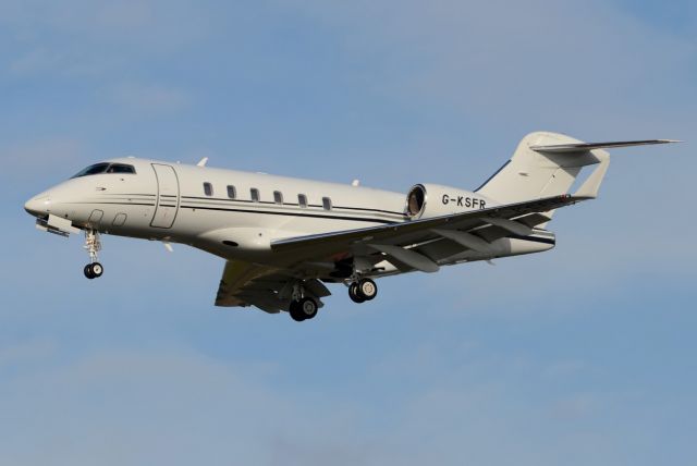 Bombardier Challenger 300 (G-KSFR)