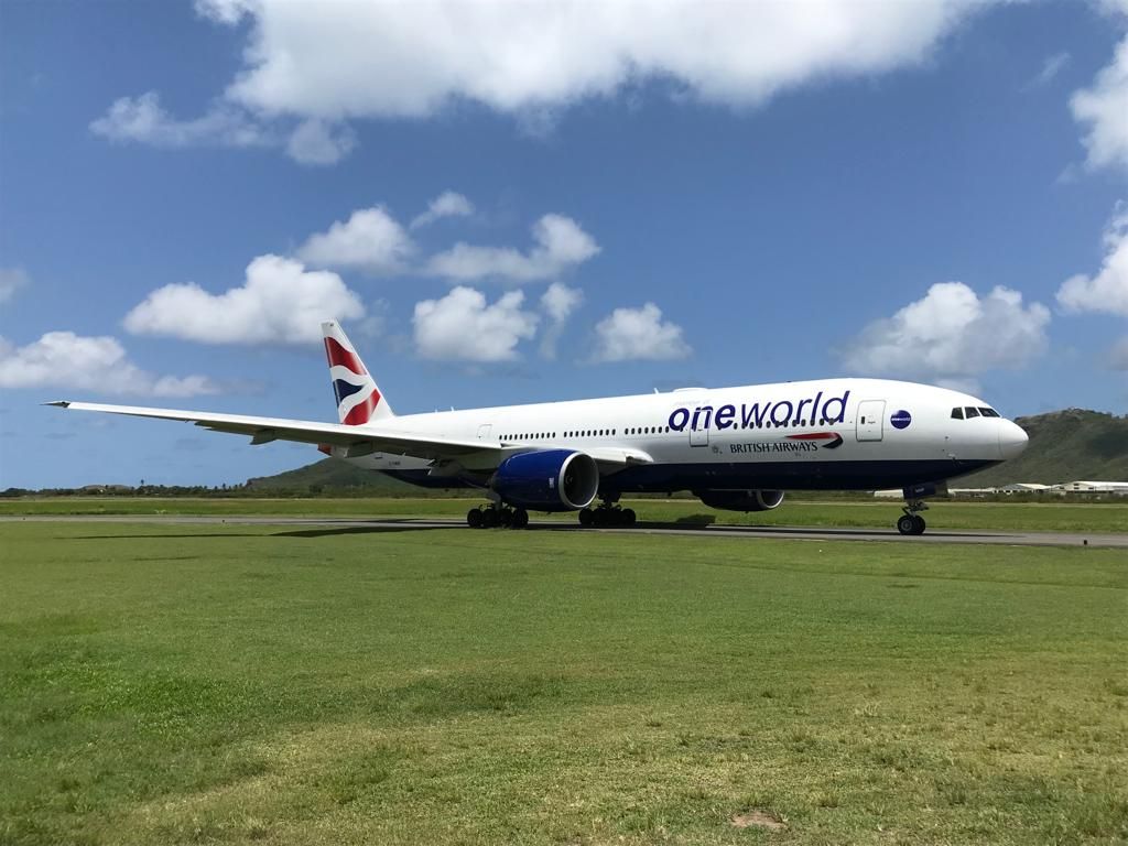 Boeing 777 (G-YMMF)