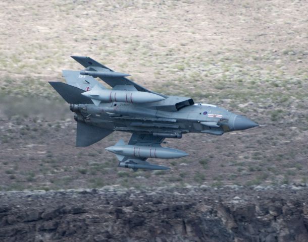 — — - Tornado GR4 entering Star Wars Canyon in California.