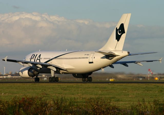 Airbus A310 (AP-BDZ)