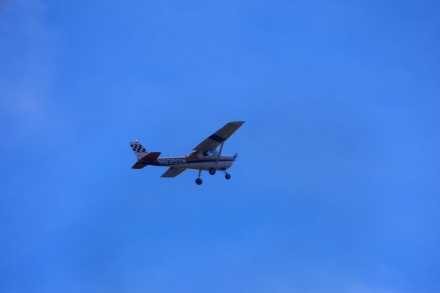 Cessna Commuter (N8352M)