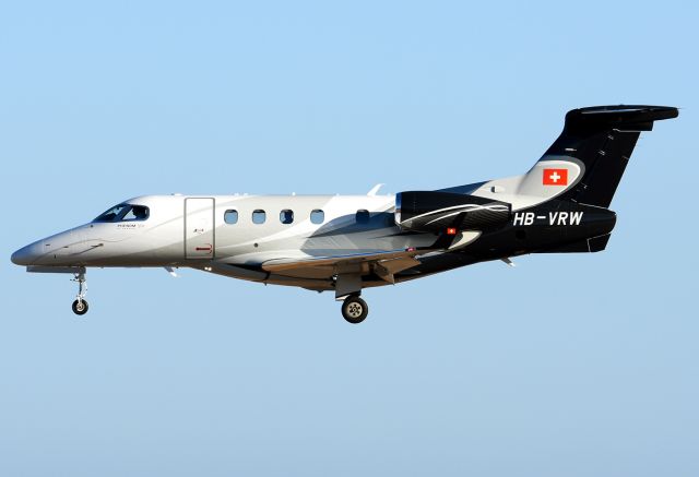 Embraer Phenom 300 (HB-VRW)