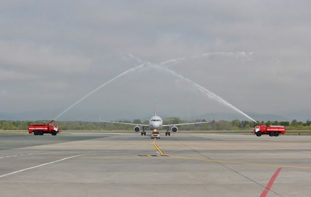 Airbus A321 (B-1663) - FTWA in honor of the first flight of Sichuan Airlines to UHWW