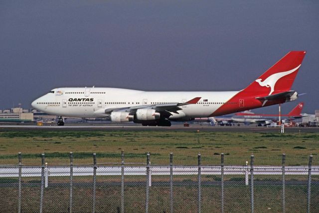 Boeing 747-400 (VH-OJP) - Departure at Narita Intl Airport Rwy34L on 1993/11/23