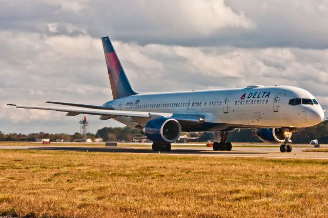 Boeing 757-200 (N679DA)