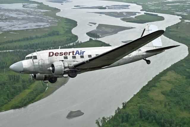 Douglas DC-3 (N272R)