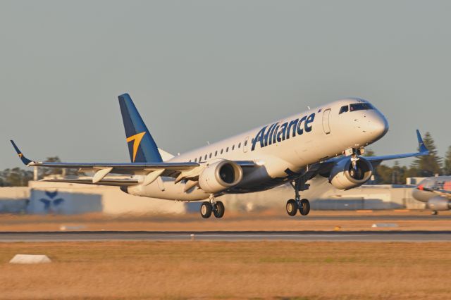 Embraer ERJ-190 (VH-UYO) - Early morning departure, Adelaide Airport, January 10, 2022