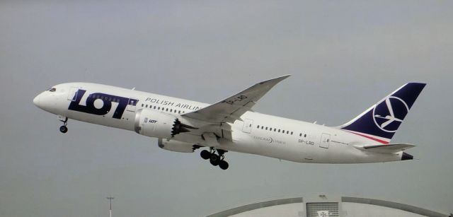 Boeing 787-8 (SP-LRD)