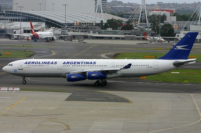 Airbus A340-300 (LV-ZPX)