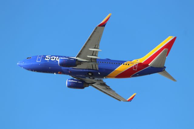 Boeing 737-700 (N220WN)