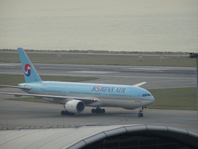 Boeing 777-200 (HL7715)
